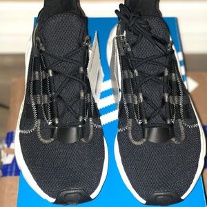 {keywor d} adidas scarpe exclusive